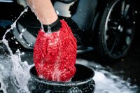 Nuke Guys - Chenille Wash Glove red